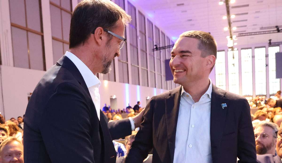 Sport-Geschäftsführer Fredi Bobic hat mit Sarkasmus auf das Angebot von Investor Lars Windhorst reagiert.