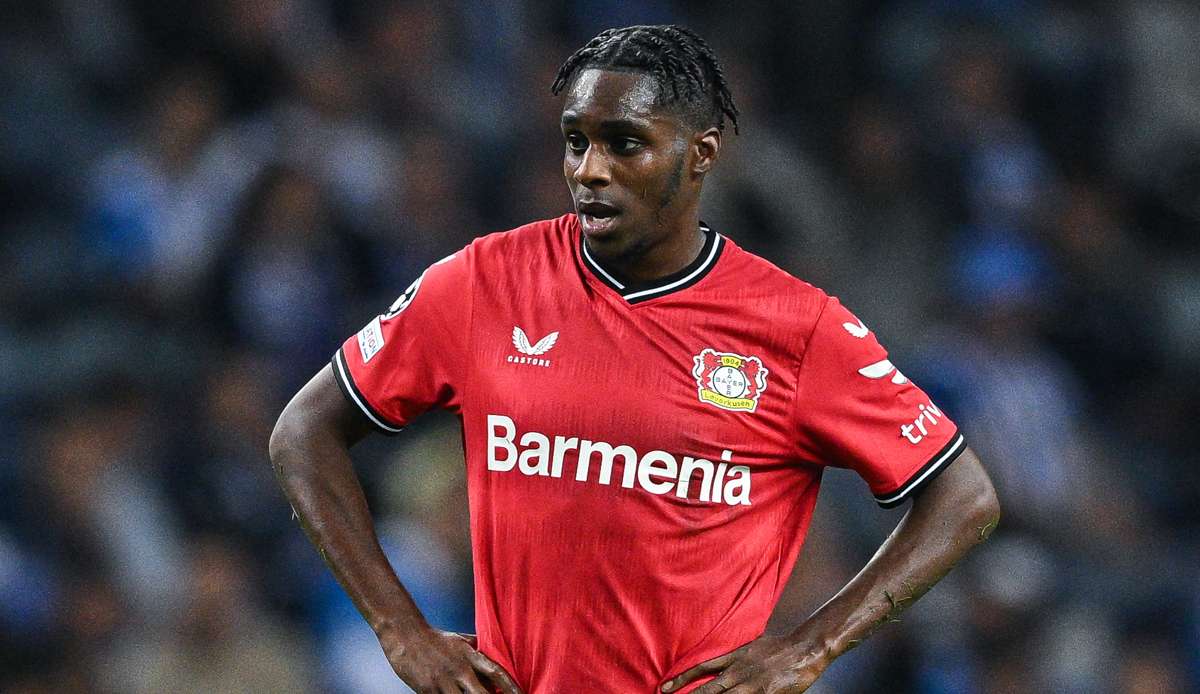 JEREMIE FRIMPONG: Wie Sky berichtet, hat Manchester United Interesse an dem Rechtsverteidiger von Bayer Leverkusen. Bei Bayer hat der Niederländer noch Vertrag bis 2025, weshalb auch andere Spieler auf dem Zettel der Red Devils stehen sollen.