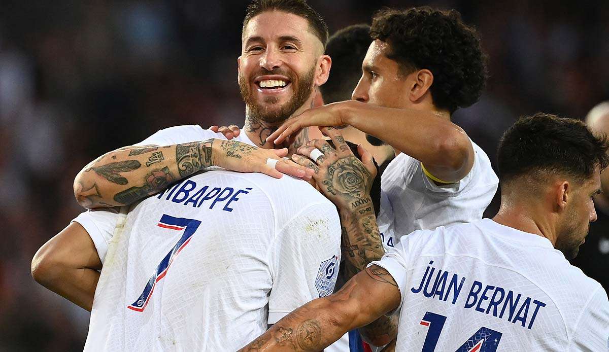 Sergio Ramos gratuliert Torschütze Kylian Mbappé.