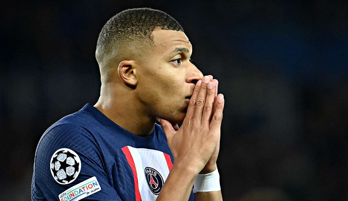 Kylian Mbappé soll bei Paris Saint-Germain etwa 72 Millionen Euro Jahresgehalt verdienen. Doch wie die L’Equipe nun berichtet, hat der französische Topklub Ende September das Gehalt des Topstars nicht vollständig bezahlt.