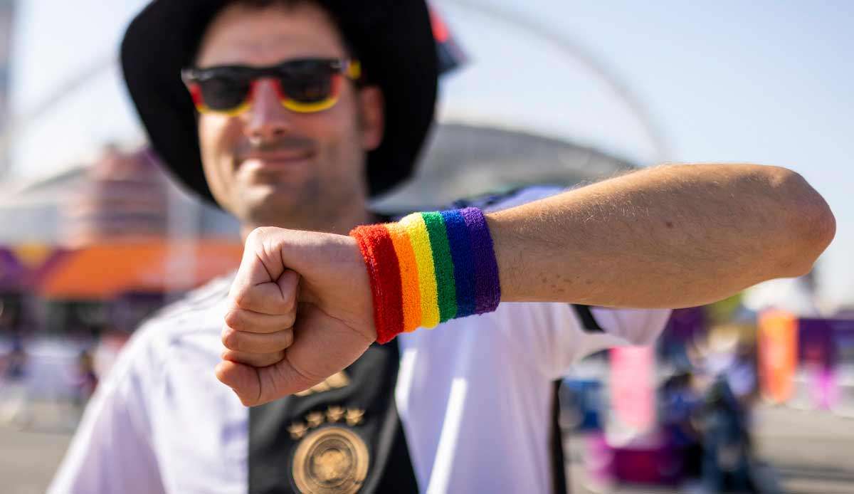 Katar lockert offenbar die restriktive Haltung gegenüber Regenbogenfarben in den Stadien.