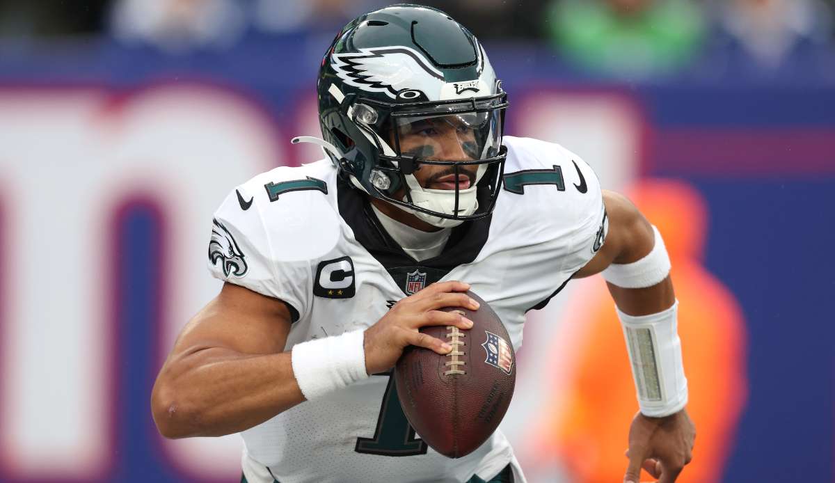 Unter MVP-Gesängen verließ Quarterback Jalen Hurts das MetLife Stadium in New York und sicherte mit dem Sieg über die Giants das Erreichen der Playoffs für die Philadelphia Eagles.