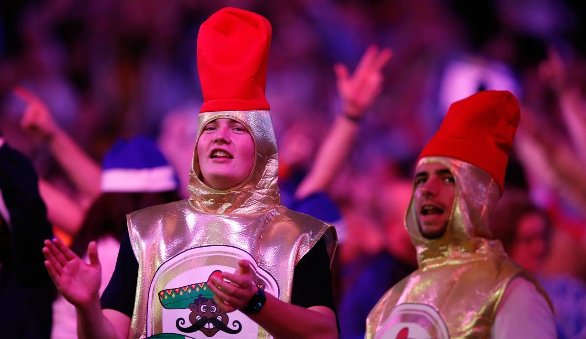 Darts WM: Warum verkleiden sich die Fans? | SPOX