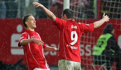 Nils Petersen (l.) erzielte zwei Treffer beim Cottbusser Sieg in Aachen