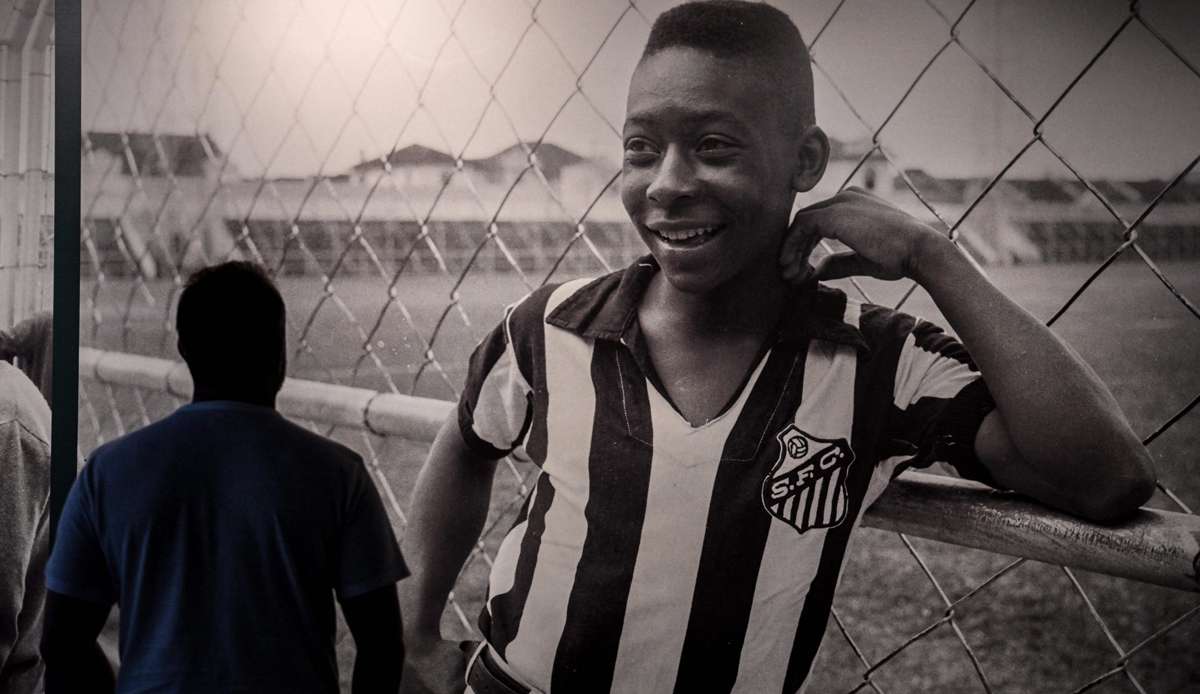 Pelé spielte von 1956 bis 1974 für den FC Santos in Brasilien.