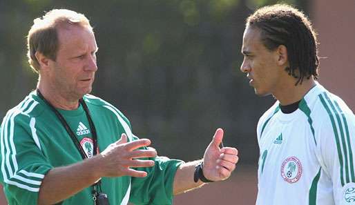 Berti Vogts (l.) war vor seiner Zeit in Aserbaidschan Trainer Nigerias