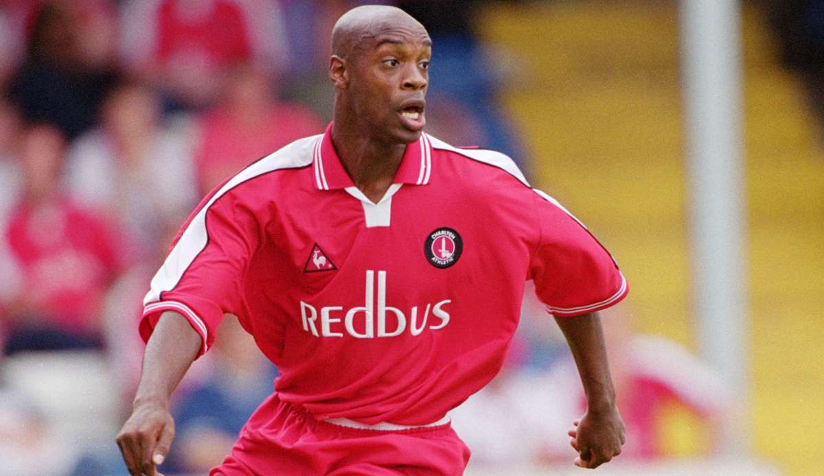 Richard Rufus im Trikot von Charlton Athletic.