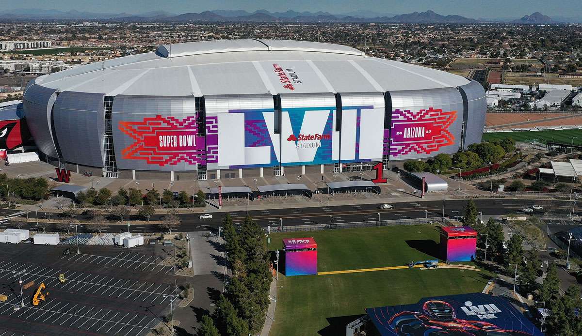 Der Super Bowl findet im State Farm Stadium in Glendale/Arizona statt.