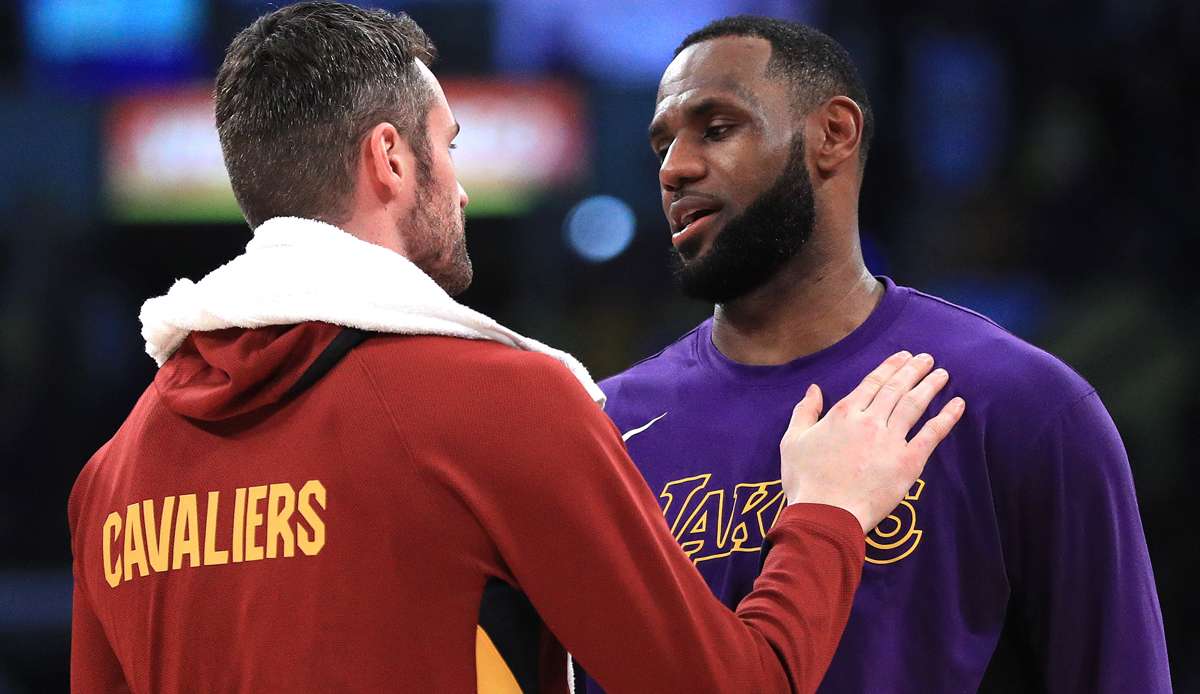 LeBron James (r.) und Kevin Love gewannen in Cleveland gemeinsam eine Championship.