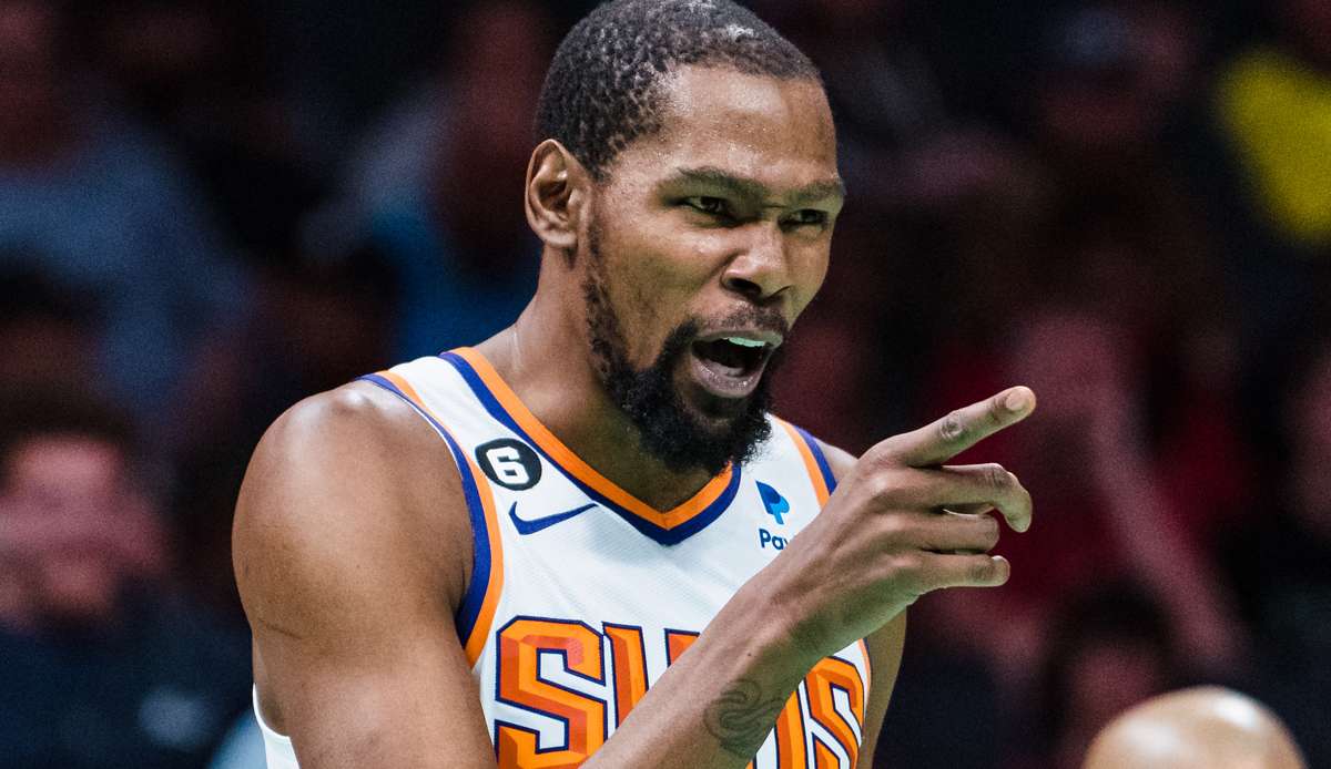 Kevin Durant erzielte bei seinem Debüt für die Phoenix Suns 23 Punkte.