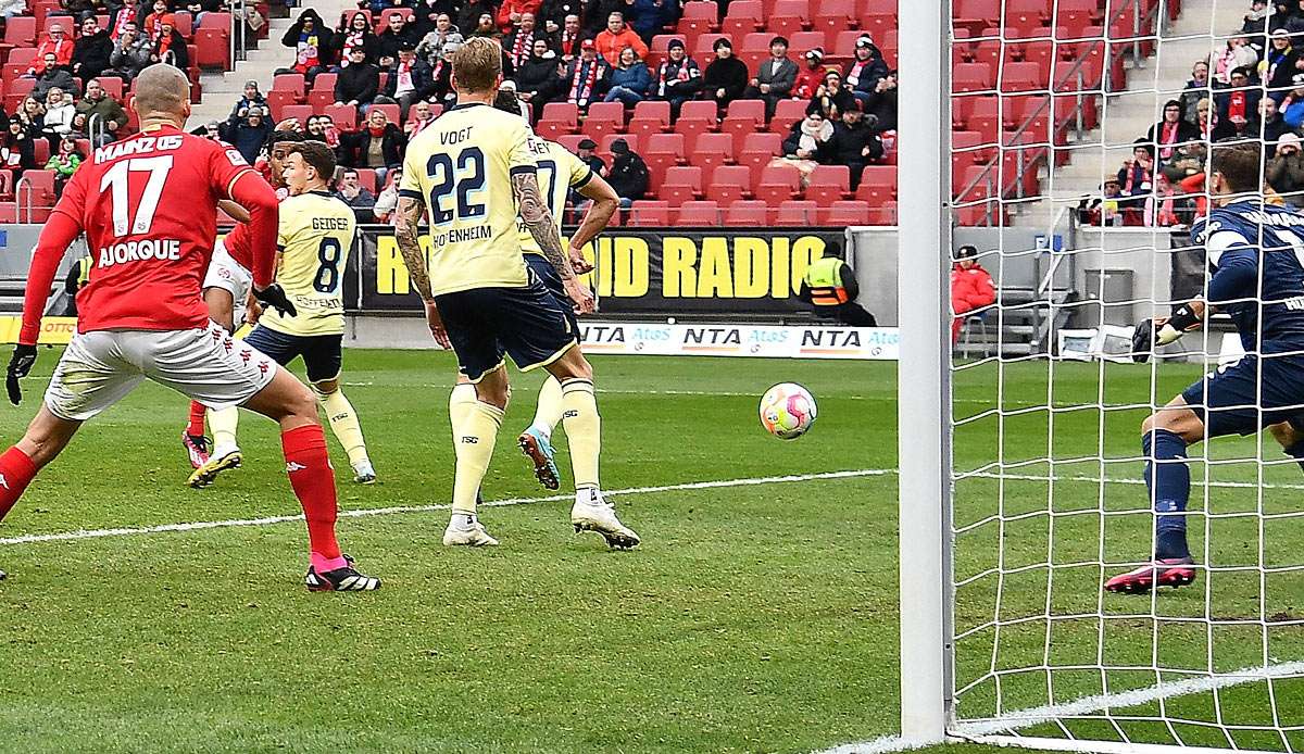 Leandro Barreiro erzielt aus dem Hintergrund das 1:0 für Mainz gegen Hoffenheim.