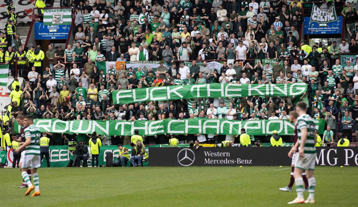 "F*ck the King, Crown the Champions" (Scheiß auf den König, krönt den Meister)