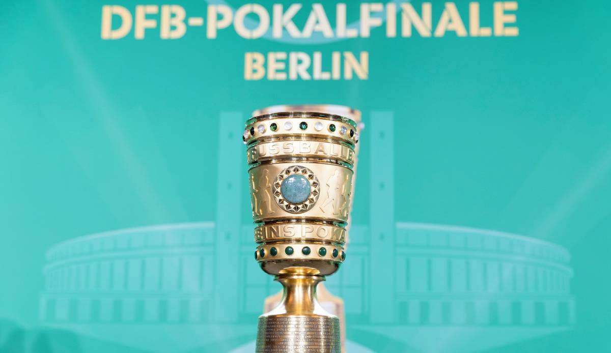 Um diesen Pokal spielen heute Eintracht Frankfurt und RB Leipzig.