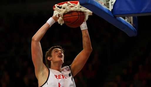 Tibor Pleiß erzielte im Auftaktspiel der Baskets 14 Punkte