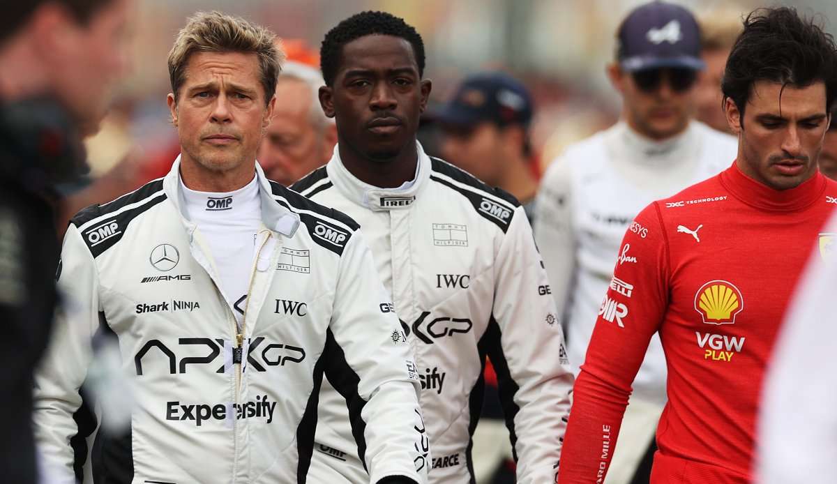 Brad Pitt (li.) in der Startaufstellung zum Großen Preis von England in Silverstone.