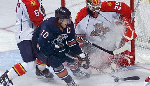 Oilers-Kapitän Shawn Horcoff (M.) erzielte gegen Florida sein zweites Saisontor