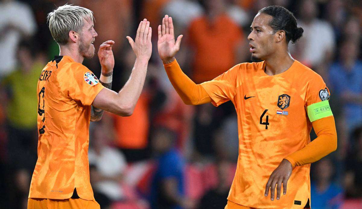 Für die Niederlande um Kapitän Virgil van Dijk (rechts) steht heute viel auf dem Spiel.