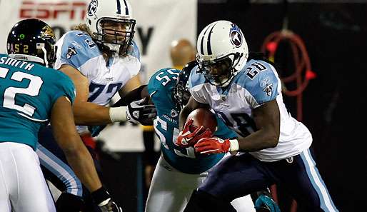 Die Jaguars haben Chris Johnson nur scheinbar im Griff. Der Titans-Star lief dem Gegner oft davon