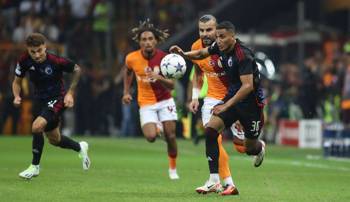 Der FC Kopenhagen (blau) und Galatasaray Istanbul spielen heute im direkten Duell um den Einzug in die K.o.-Phase der Champions League.