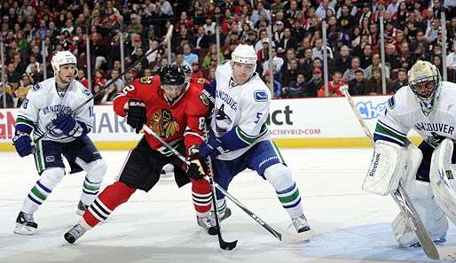 Christian Ehrhoff steht seit 2009 für die Vancouver Canucks auf dem Eis