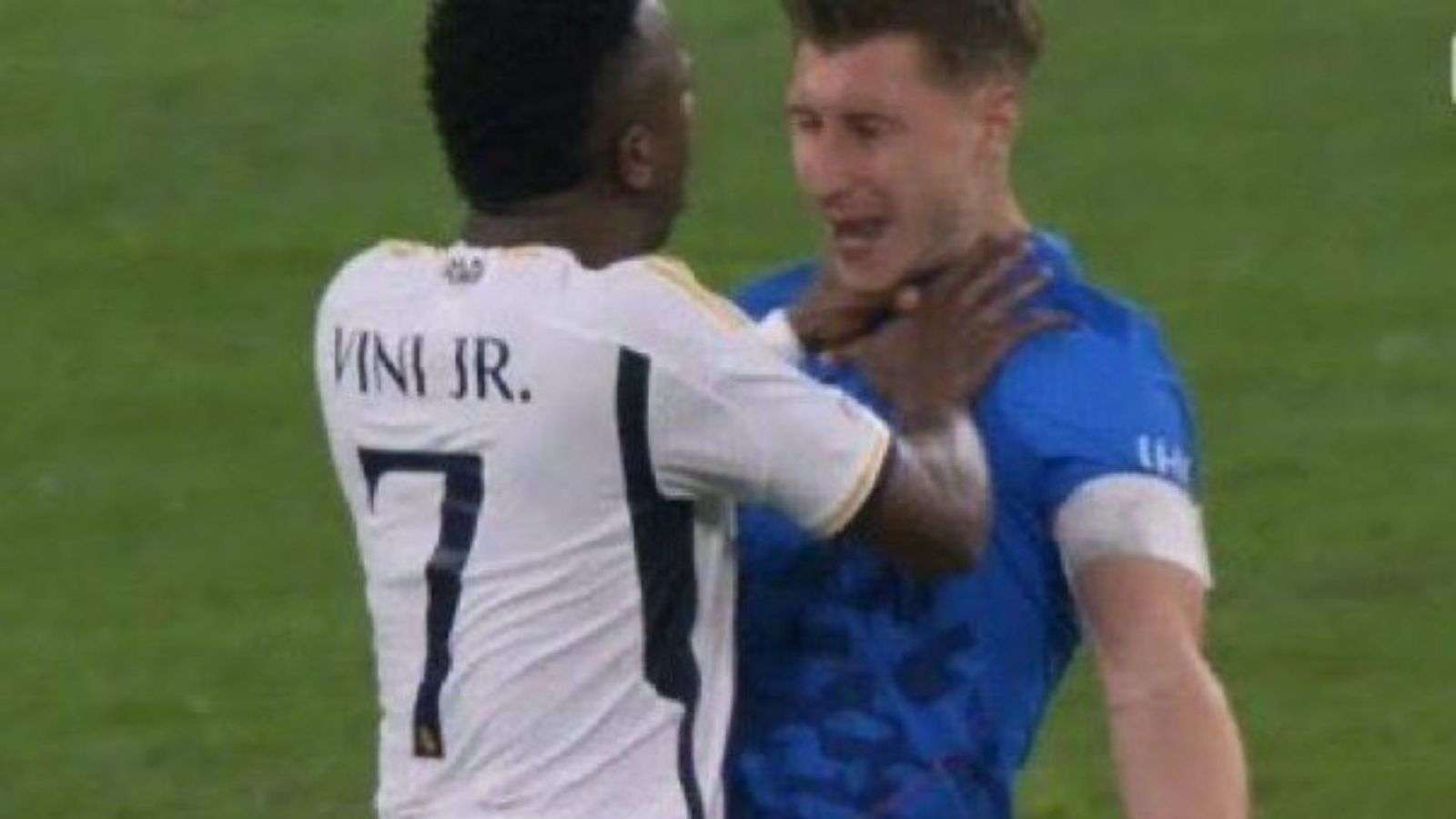 Vinícius Junior ging auf Willi Orban aus.