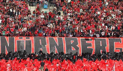 Ein Feuerzeugwurf der Nürnberger Fans kommt den Verein teuer zu stehen