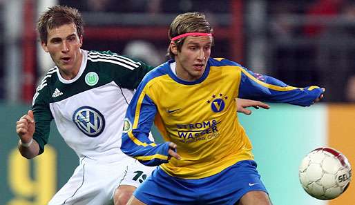 Außenverteidiger Peter Pekarik (l.) brachte die Wölfe in Minute 17 per Flugkopfball in Führung