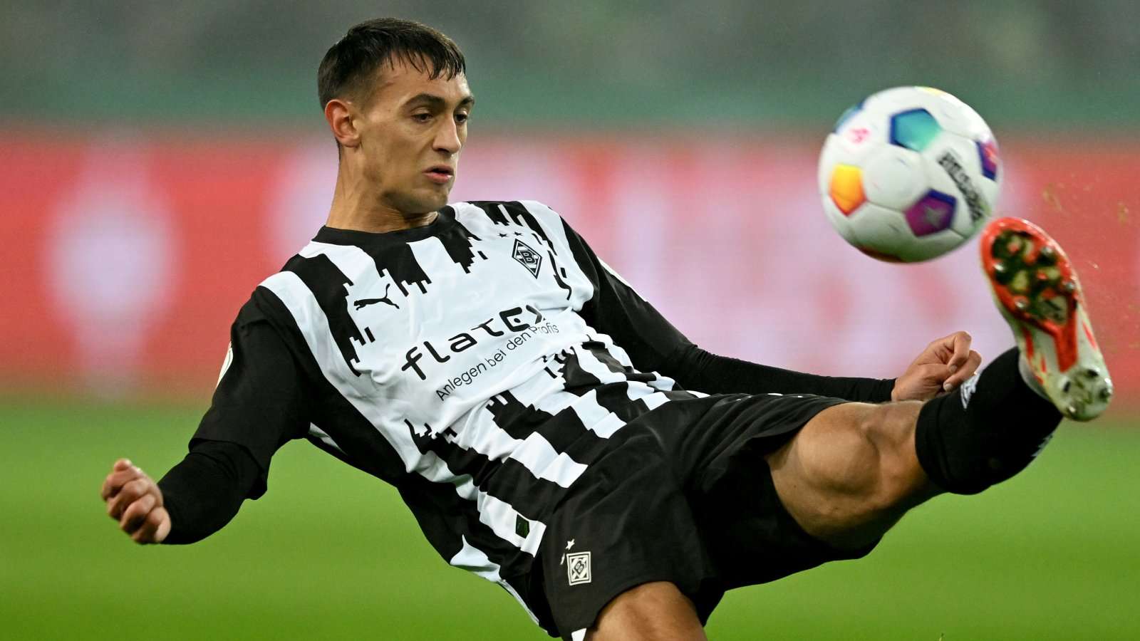 "Bin eher ein Bonuicci": Fabio Chiarodia von Borussia Mönchengladbach am Ball.