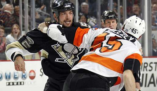 Zwischen den Pittsburgh Penguins und den Philadelphia Flyers flogen gehörig die Fäuste