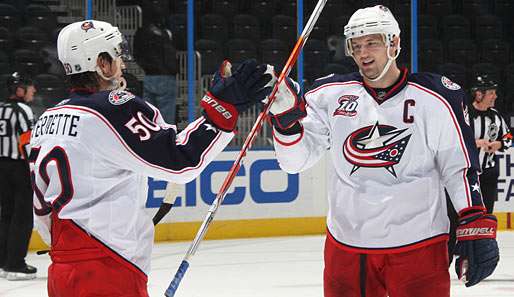 Das sah man im letzten Jahr nur sehr selten: Antoine Vermette und Rick Nash bejubeln einen Sieg