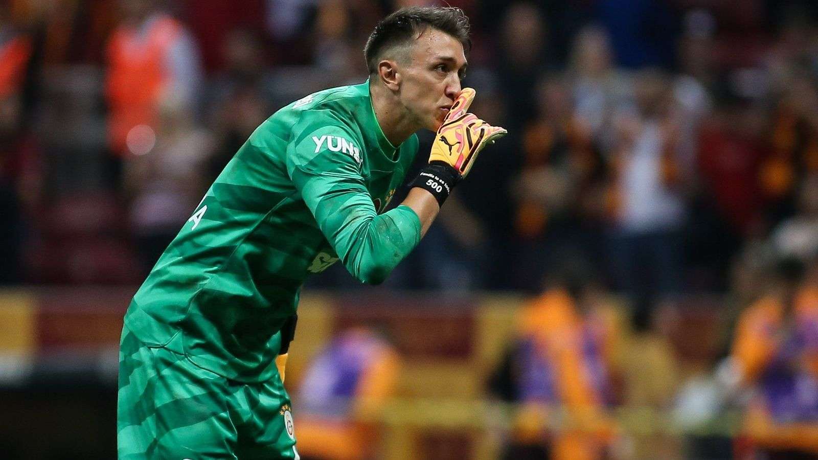 Fernando Muslera of Galatasaray celebrates victory