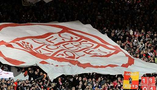 Der Stolz der Offenbacher: Die Fans auf dem Bieberer Berg. 26.500 Zuschauer passen ins Stadion