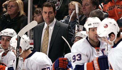 Scott Gordon (M.) hatte im August 2008 bei den New York Islanders angeheuert