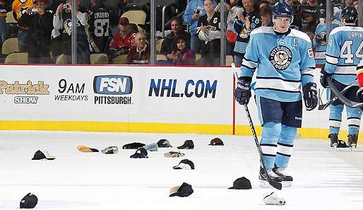 Zeit für die Mützen! Sidney Crosby hat gerade seinen Hattrick perfekt gemacht