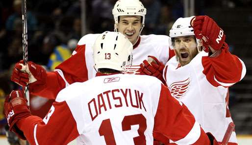 Zetterberg (r.) jubelt mit seinen Teamkollegen über sein Traumtor gegen die Sharks