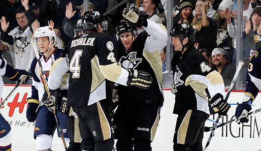 Sidney Crosby lässt sich feiern: Der Superstar hat in den letzten beiden Spielen 6 Tore geschossen 