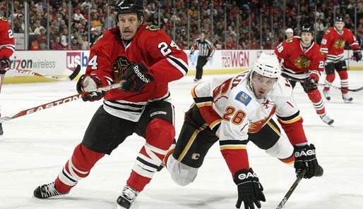 Nick Boynton (l.) und die Chicago Blackhawks mussten auf Patrick ane verzichten