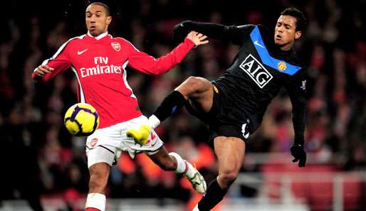 Eines der Schlüsselduelle der Partie: Gael Clichy (l.) gegen Nani