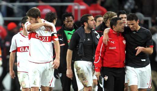 Die Profis des VfB Stuttgart stehen unter starkem Beschuss von allen Seiten