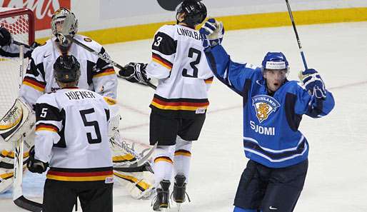 Joonas Nattiinen (r.) beim Jubel nach seinem Treffer gegen das deutsche Team