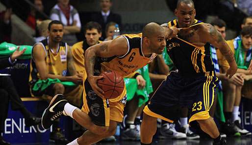 Der Ex-Braunschweiger John Allen (l.) spielte 2005 für das Summer-League-Team der Detroit Pistons