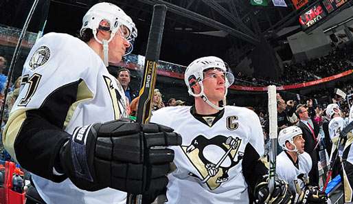Jewgeni Malkin (l.) und Sidney Crosby gewannen 2009 mit den Pittsburgh Penguins den Stanley Cup