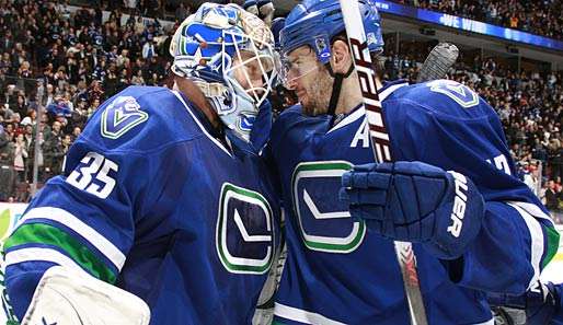 Vancouvers Sieggaranten: Hattrick-Schütze Ryan Kesler (r.) und Backup-Goalie Cory Schneider