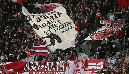 Die Fans von Fortuna Düsseldorf müssen in der Rückrunde in ein neu-errichtetes Stadion umziehen