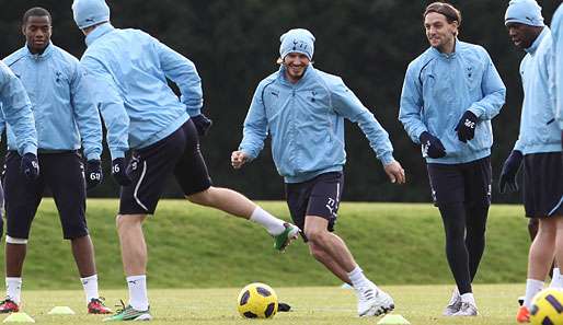 David Beckham (M.) trainiert derzeit bei den Tottenham Hotspur mit
