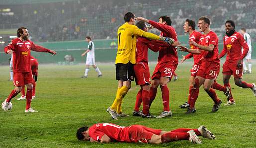 Jubelt Cottbus heute wieder so wie hier beim Sieg im DFB-Pokal in Wolfsburg kurz vor Weihnachten?