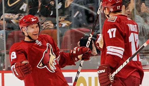 Ray Whitney (l.) freute sich über den 900. Scorerpunkt seiner NHL-Karriere