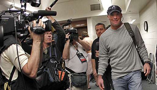 Und tschüss! Nach fast 20 Jahren NFL hört Quarterback Brett Favre (r.) endgültig auf