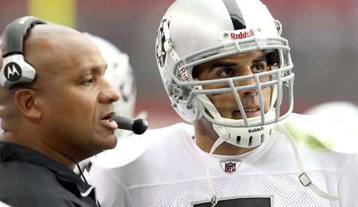 Hue Jackson (l.) ist bereits der sechste Coach bei den Oakland Raiders seit 2003