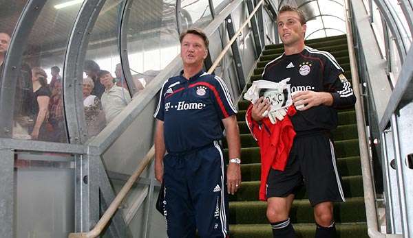 Lange nicht gesehen: Bayern-Trainer Louis van Gaal (l.) trifft in Köln auf Ex-Keeper Michael Rensing